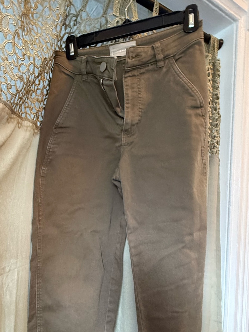 Everlane utility barrel pant in olive green - Picture 6 of 7
